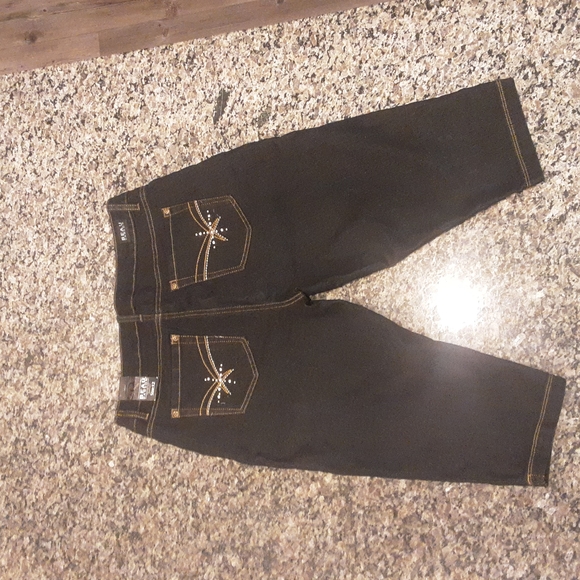 Denim Capris - Picture 4 of 5